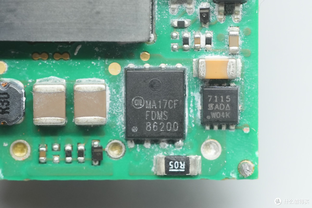 92%满载效率,雷能 100W 1/16 砖电源模块方案解析