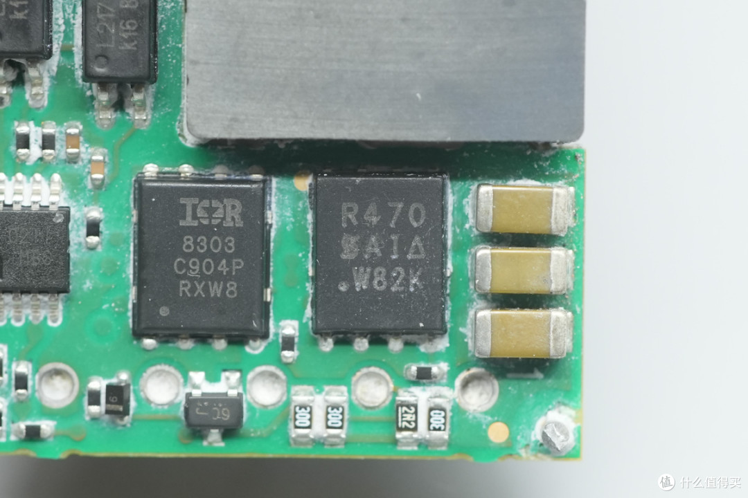 92%满载效率,雷能 100W 1/16 砖电源模块方案解析