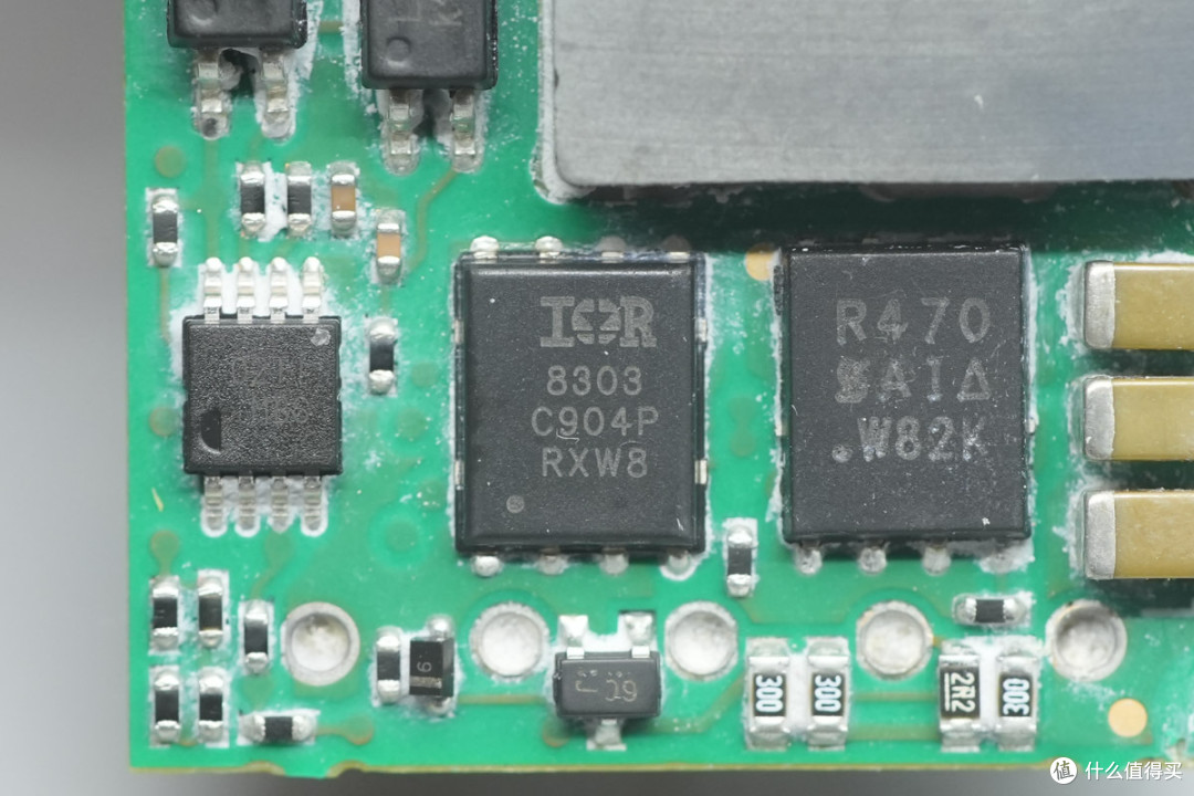 92%满载效率,雷能 100W 1/16 砖电源模块方案解析
