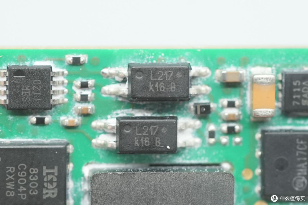 92%满载效率,雷能 100W 1/16 砖电源模块方案解析