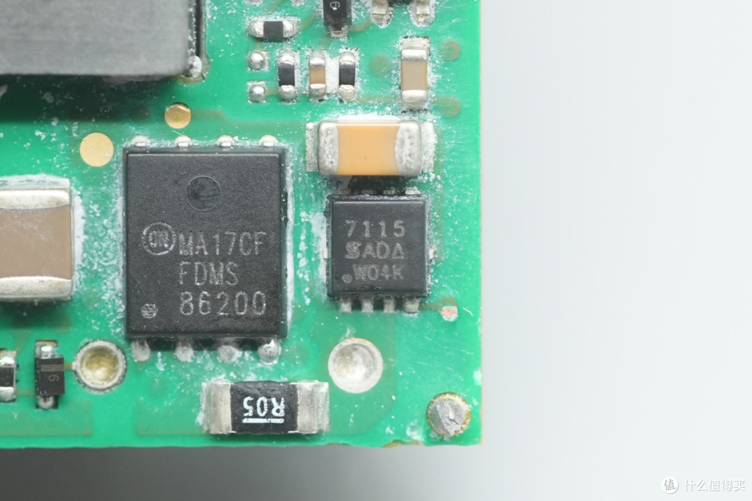 92%满载效率,雷能 100W 1/16 砖电源模块方案解析