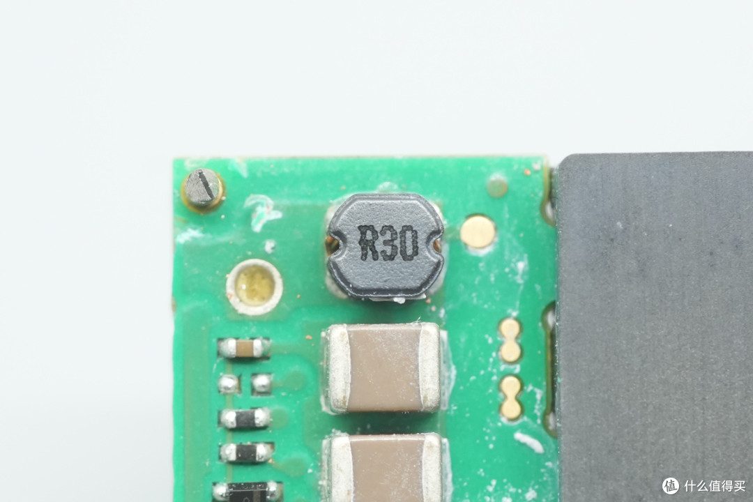92%满载效率,雷能 100W 1/16 砖电源模块方案解析