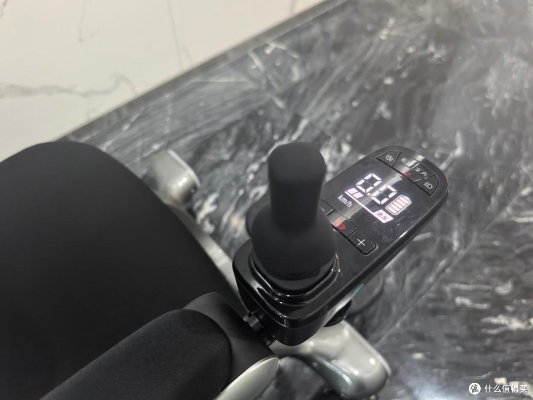 为什么说护卫神W7是防翻电动轮椅？四大防翻技术全面解析