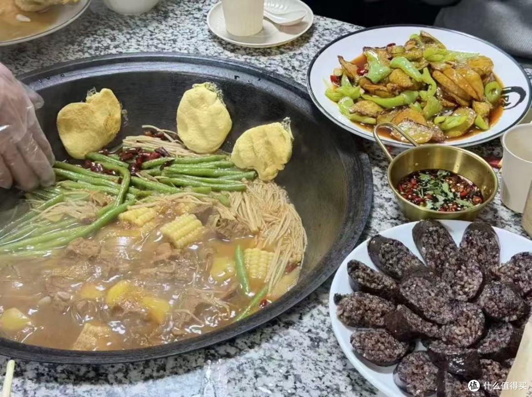 长白山西坡吃铁锅炖,别只盯着网红店!山外楼铁锅炖真实体验