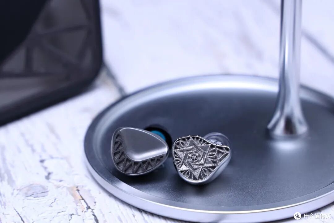 耳边评测 | 骨传导单元声音该是什么样?UM Maven III给出了答案