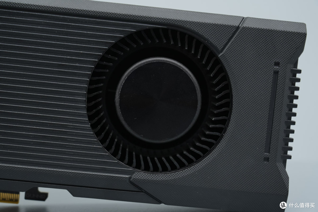 PCleGen5高速接口，蓝戟 INTEL ARC PRO B70 TF 32G专业显卡拆解
