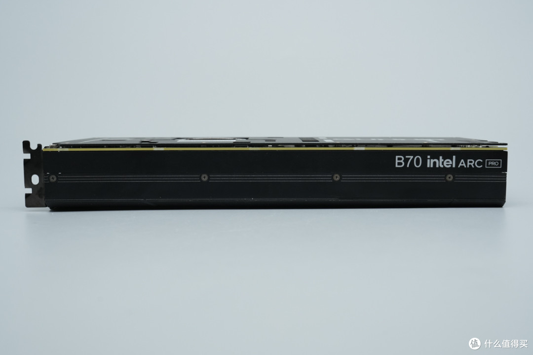 PCleGen5高速接口，蓝戟 INTEL ARC PRO B70 TF 32G专业显卡拆解