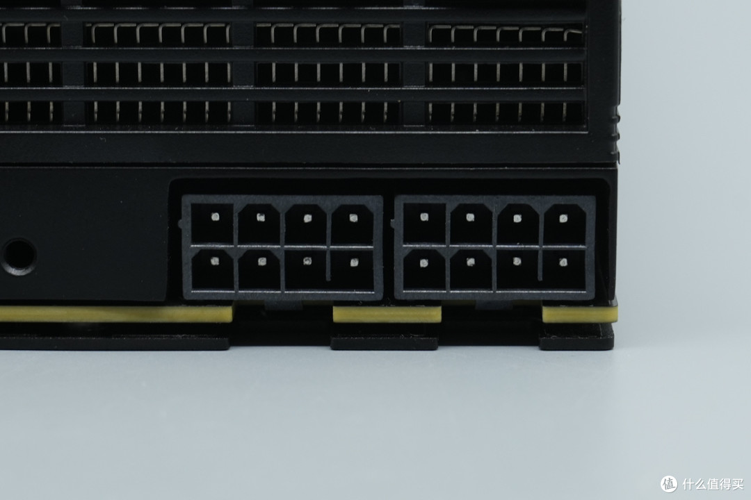 PCleGen5高速接口，蓝戟 INTEL ARC PRO B70 TF 32G专业显卡拆解
