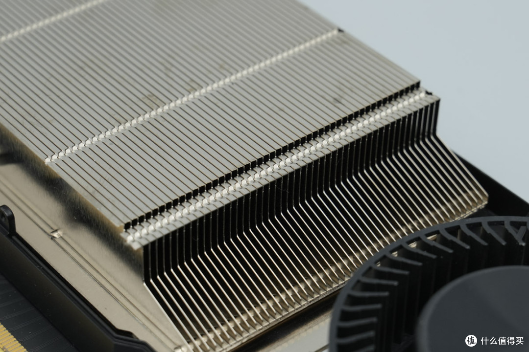 PCleGen5高速接口，蓝戟 INTEL ARC PRO B70 TF 32G专业显卡拆解