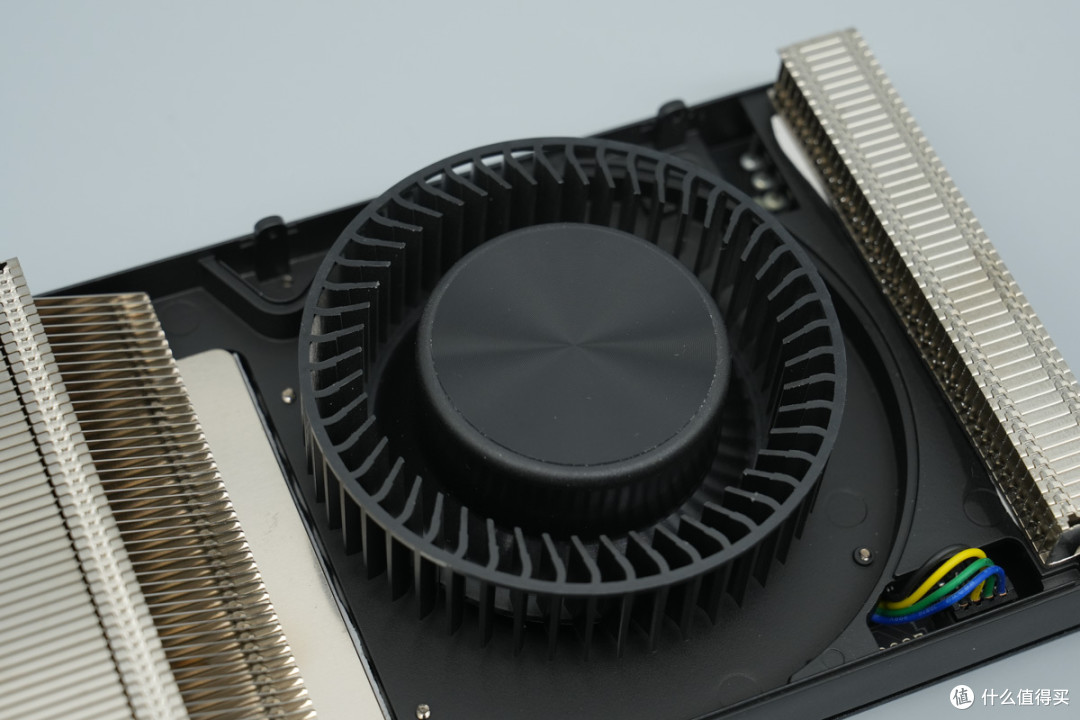 PCleGen5高速接口，蓝戟 INTEL ARC PRO B70 TF 32G专业显卡拆解