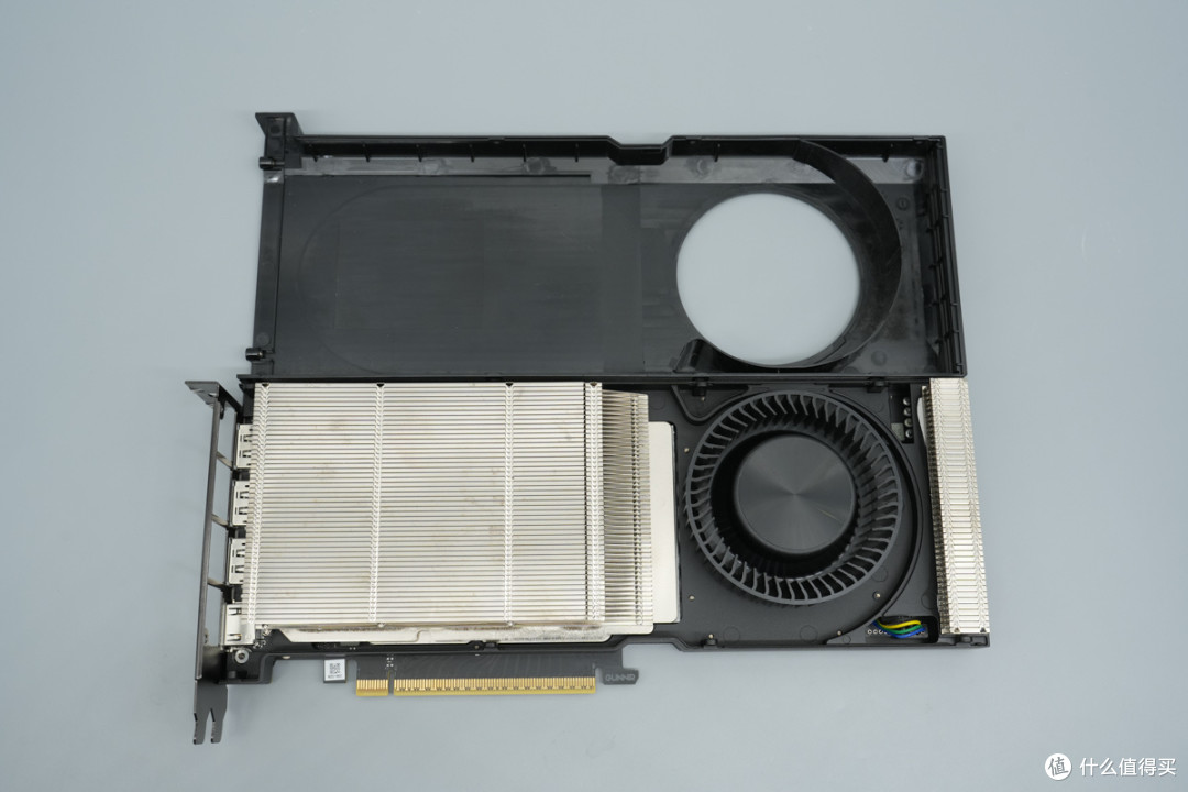 PCleGen5高速接口，蓝戟 INTEL ARC PRO B70 TF 32G专业显卡拆解