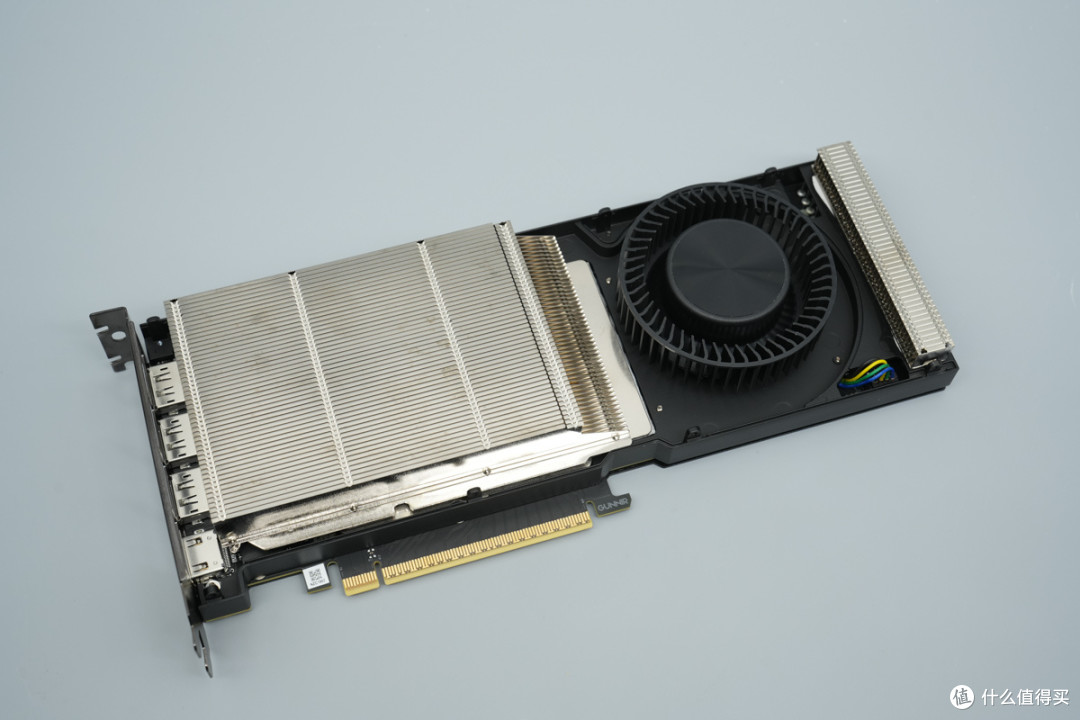 PCleGen5高速接口，蓝戟 INTEL ARC PRO B70 TF 32G专业显卡拆解