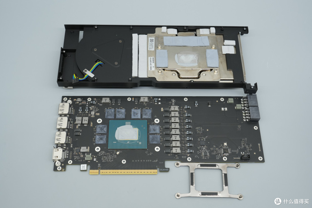 PCleGen5高速接口，蓝戟 INTEL ARC PRO B70 TF 32G专业显卡拆解