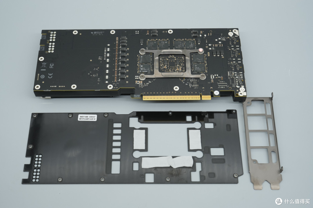 PCleGen5高速接口，蓝戟 INTEL ARC PRO B70 TF 32G专业显卡拆解