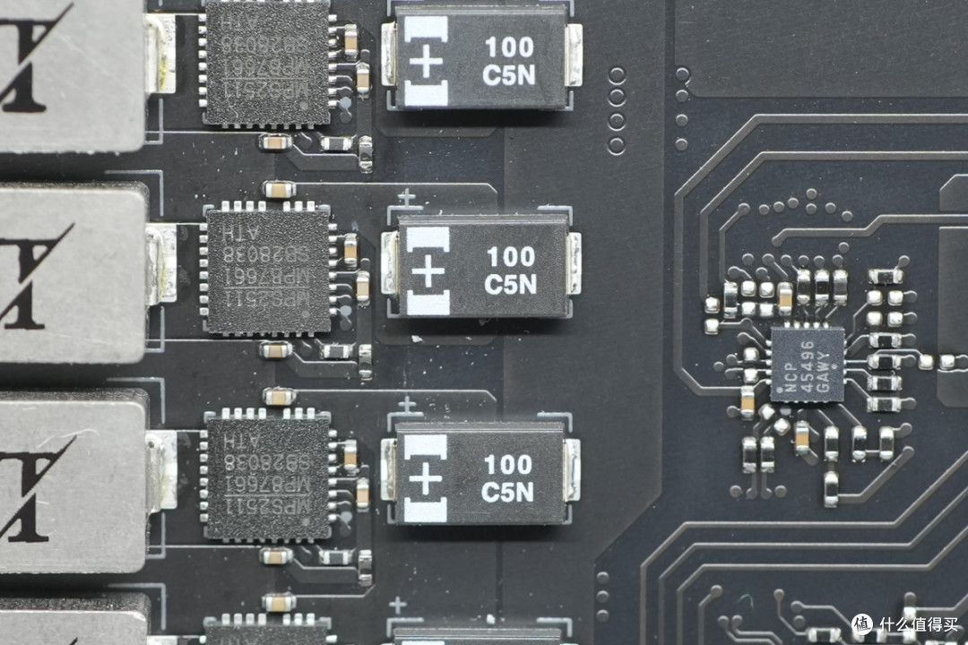 PCleGen5高速接口，蓝戟 INTEL ARC PRO B70 TF 32G专业显卡拆解