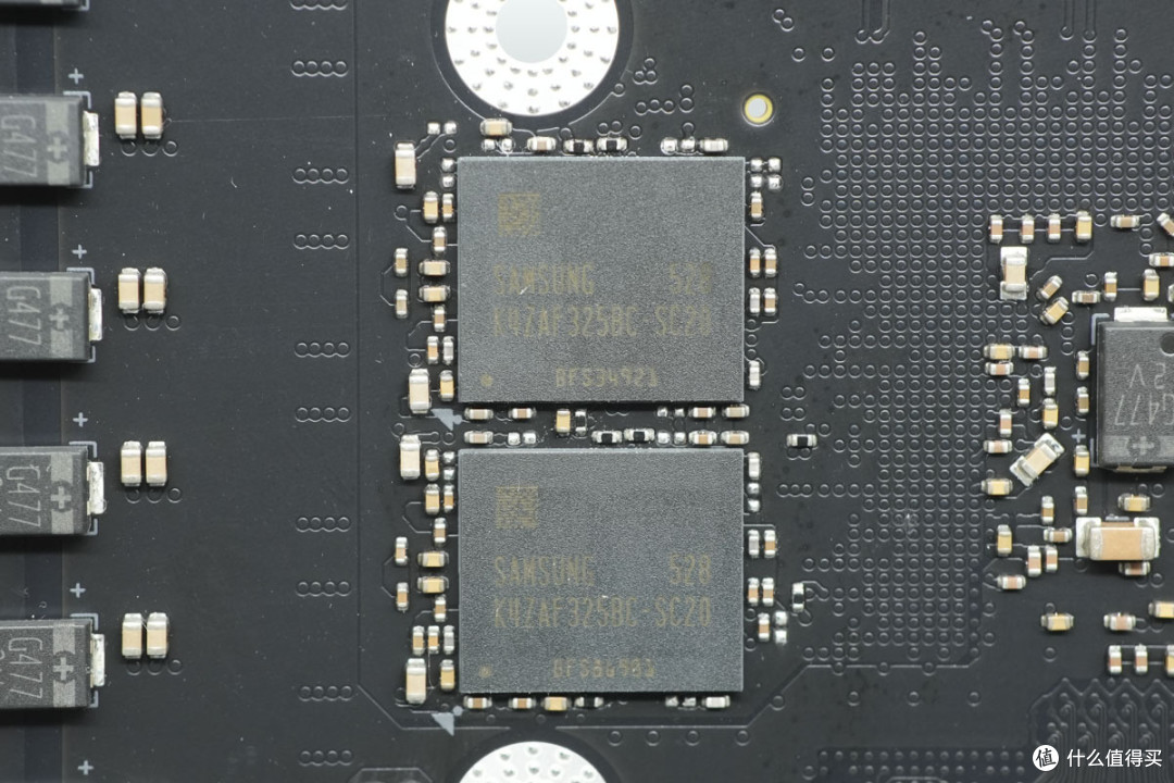 PCleGen5高速接口，蓝戟 INTEL ARC PRO B70 TF 32G专业显卡拆解