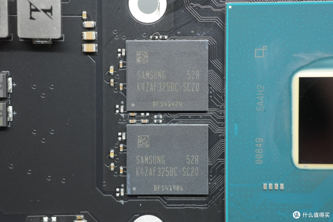 PCleGen5高速接口，蓝戟 INTEL ARC PRO B70 TF 32G专业显卡拆解