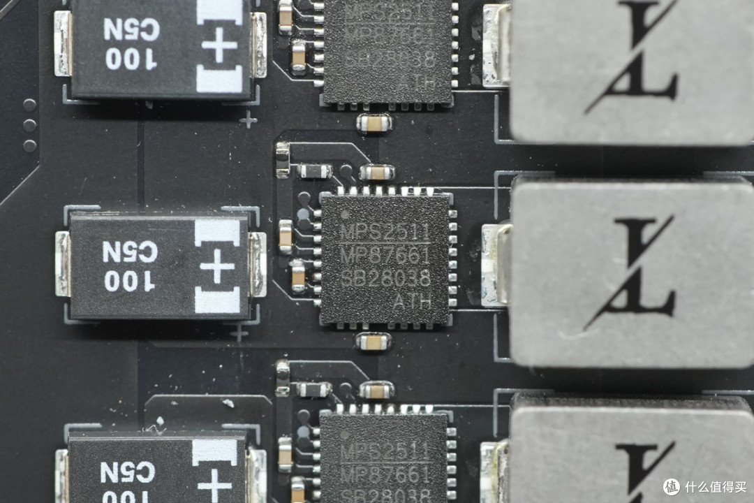 PCleGen5高速接口，蓝戟 INTEL ARC PRO B70 TF 32G专业显卡拆解