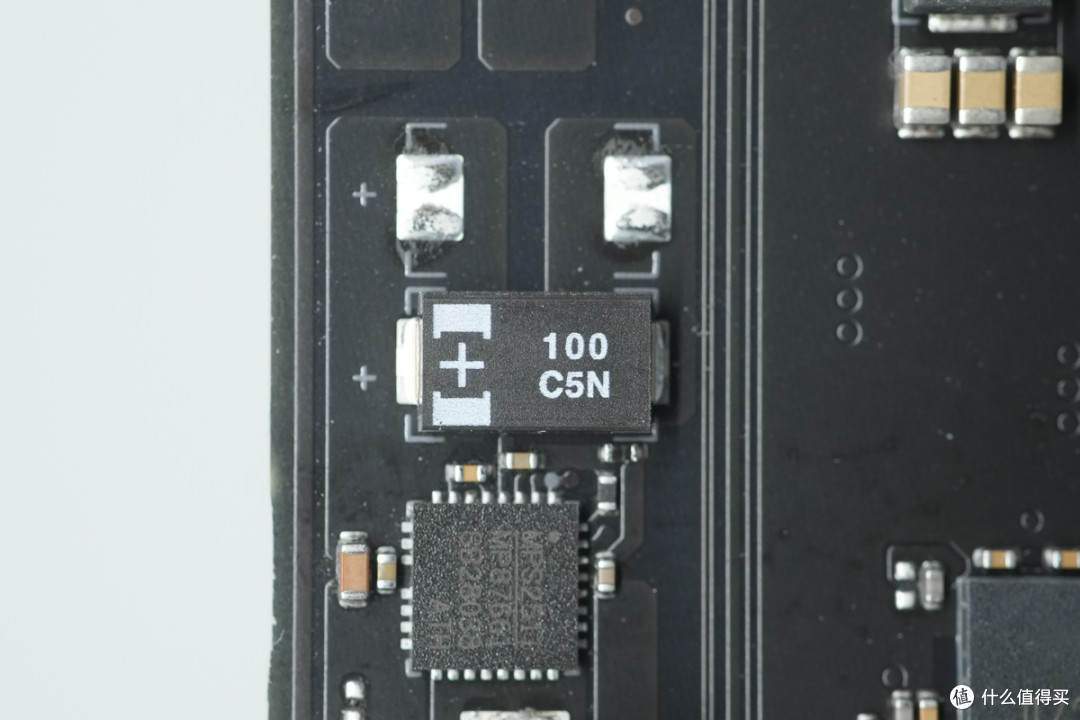 PCleGen5高速接口，蓝戟 INTEL ARC PRO B70 TF 32G专业显卡拆解