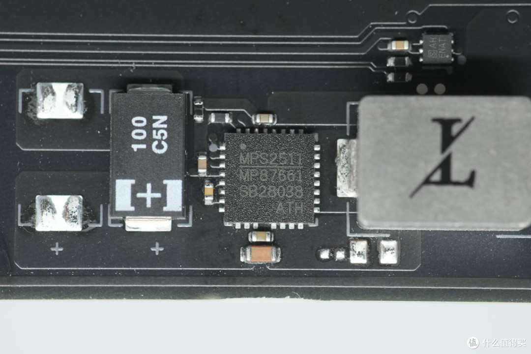 PCleGen5高速接口，蓝戟 INTEL ARC PRO B70 TF 32G专业显卡拆解