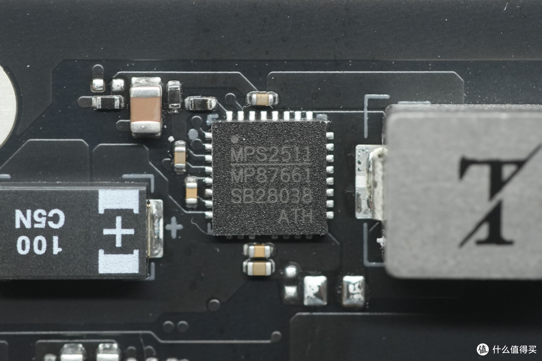 PCleGen5高速接口，蓝戟 INTEL ARC PRO B70 TF 32G专业显卡拆解