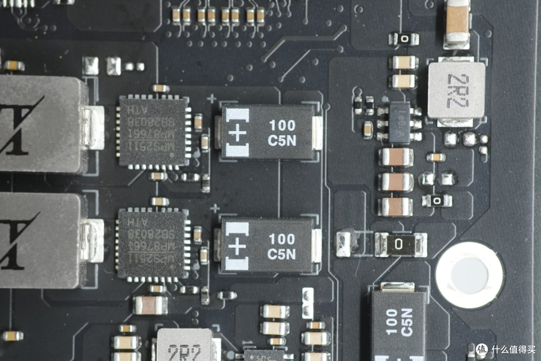 PCleGen5高速接口，蓝戟 INTEL ARC PRO B70 TF 32G专业显卡拆解