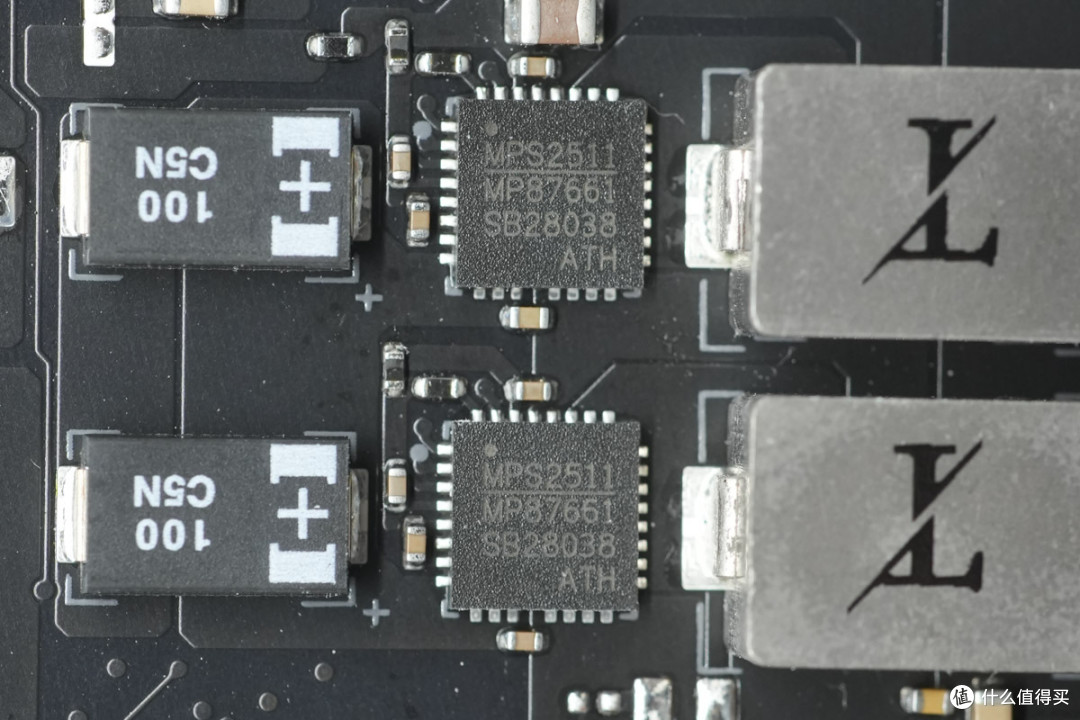 PCleGen5高速接口，蓝戟 INTEL ARC PRO B70 TF 32G专业显卡拆解