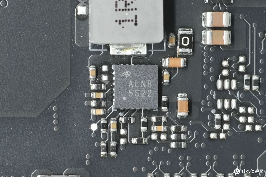 PCleGen5高速接口，蓝戟 INTEL ARC PRO B70 TF 32G专业显卡拆解