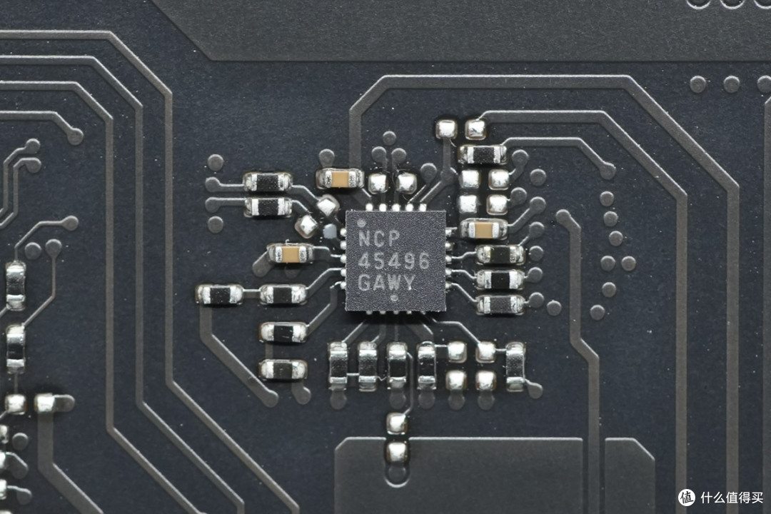 PCleGen5高速接口，蓝戟 INTEL ARC PRO B70 TF 32G专业显卡拆解