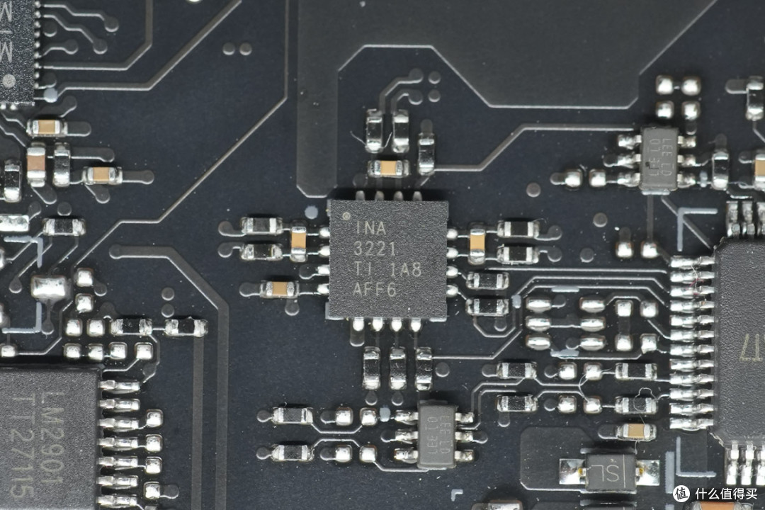 PCleGen5高速接口，蓝戟 INTEL ARC PRO B70 TF 32G专业显卡拆解