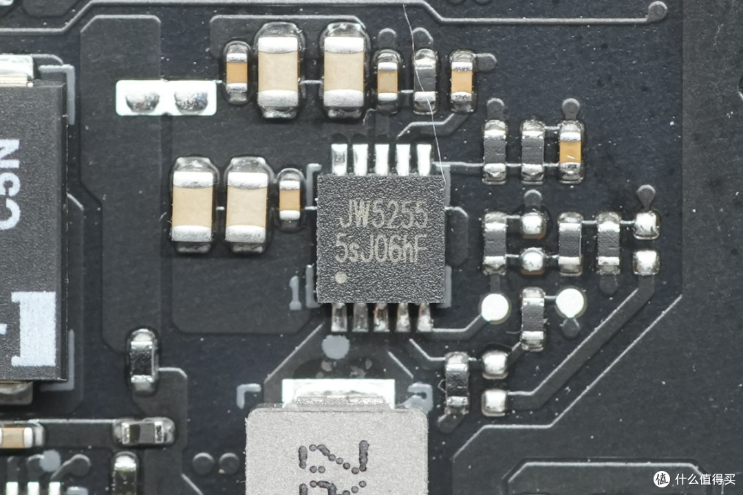 PCleGen5高速接口，蓝戟 INTEL ARC PRO B70 TF 32G专业显卡拆解
