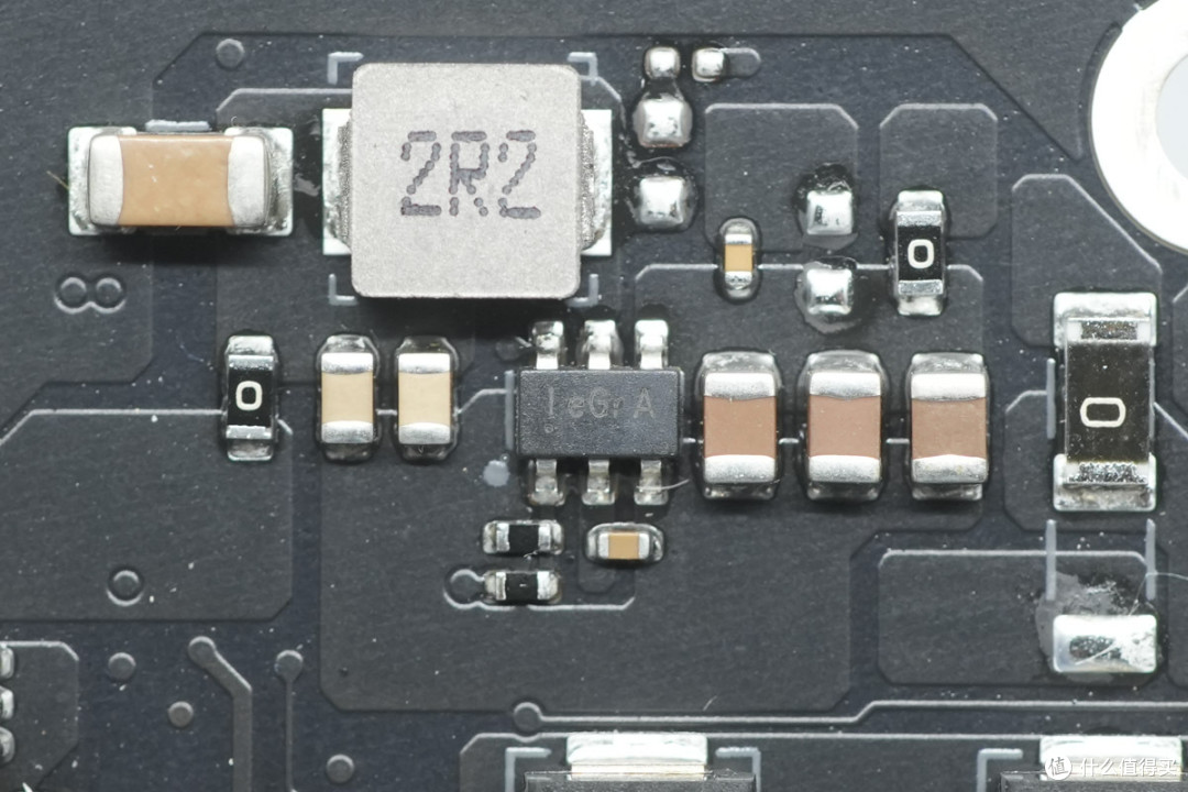 PCleGen5高速接口，蓝戟 INTEL ARC PRO B70 TF 32G专业显卡拆解