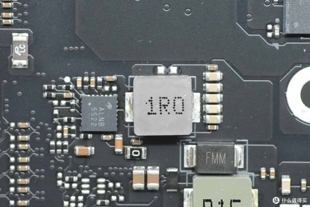 PCleGen5高速接口，蓝戟 INTEL ARC PRO B70 TF 32G专业显卡拆解