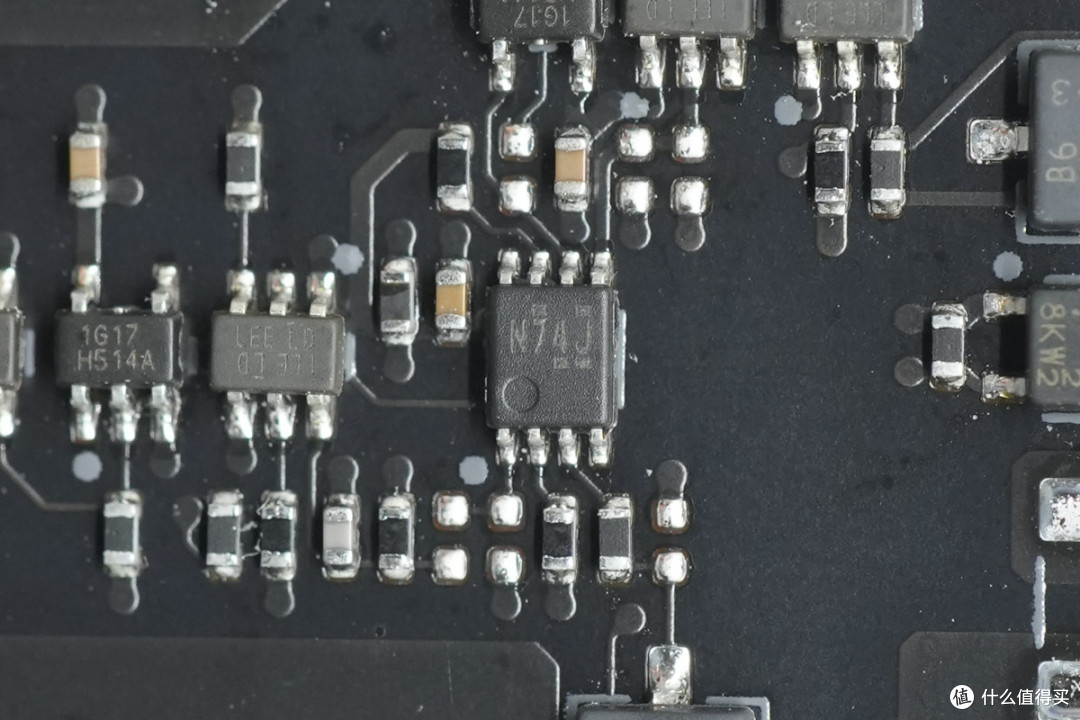 PCleGen5高速接口，蓝戟 INTEL ARC PRO B70 TF 32G专业显卡拆解