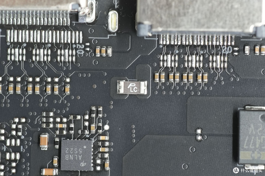PCleGen5高速接口，蓝戟 INTEL ARC PRO B70 TF 32G专业显卡拆解