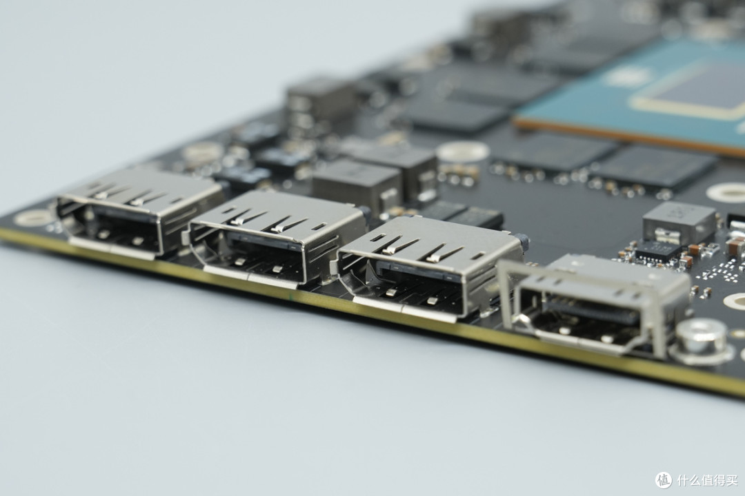 PCleGen5高速接口，蓝戟 INTEL ARC PRO B70 TF 32G专业显卡拆解
