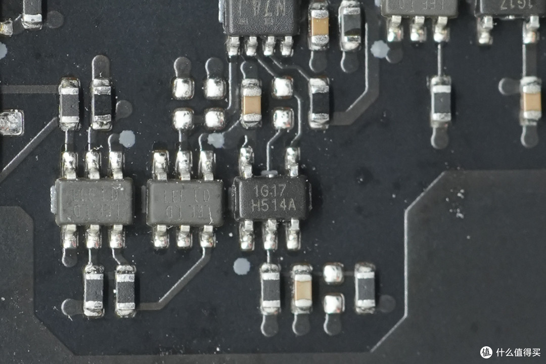 PCleGen5高速接口，蓝戟 INTEL ARC PRO B70 TF 32G专业显卡拆解