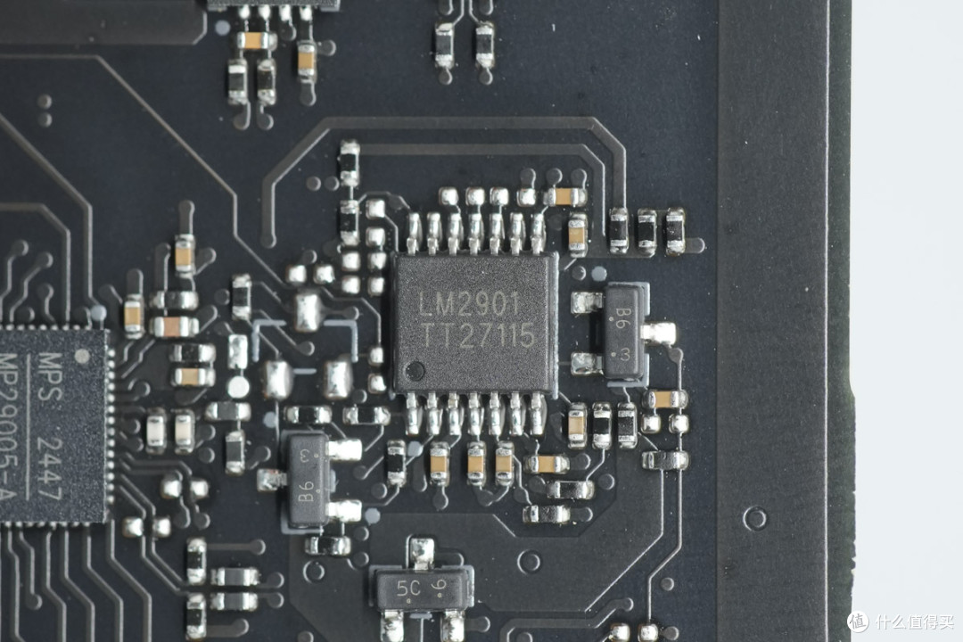 PCleGen5高速接口，蓝戟 INTEL ARC PRO B70 TF 32G专业显卡拆解