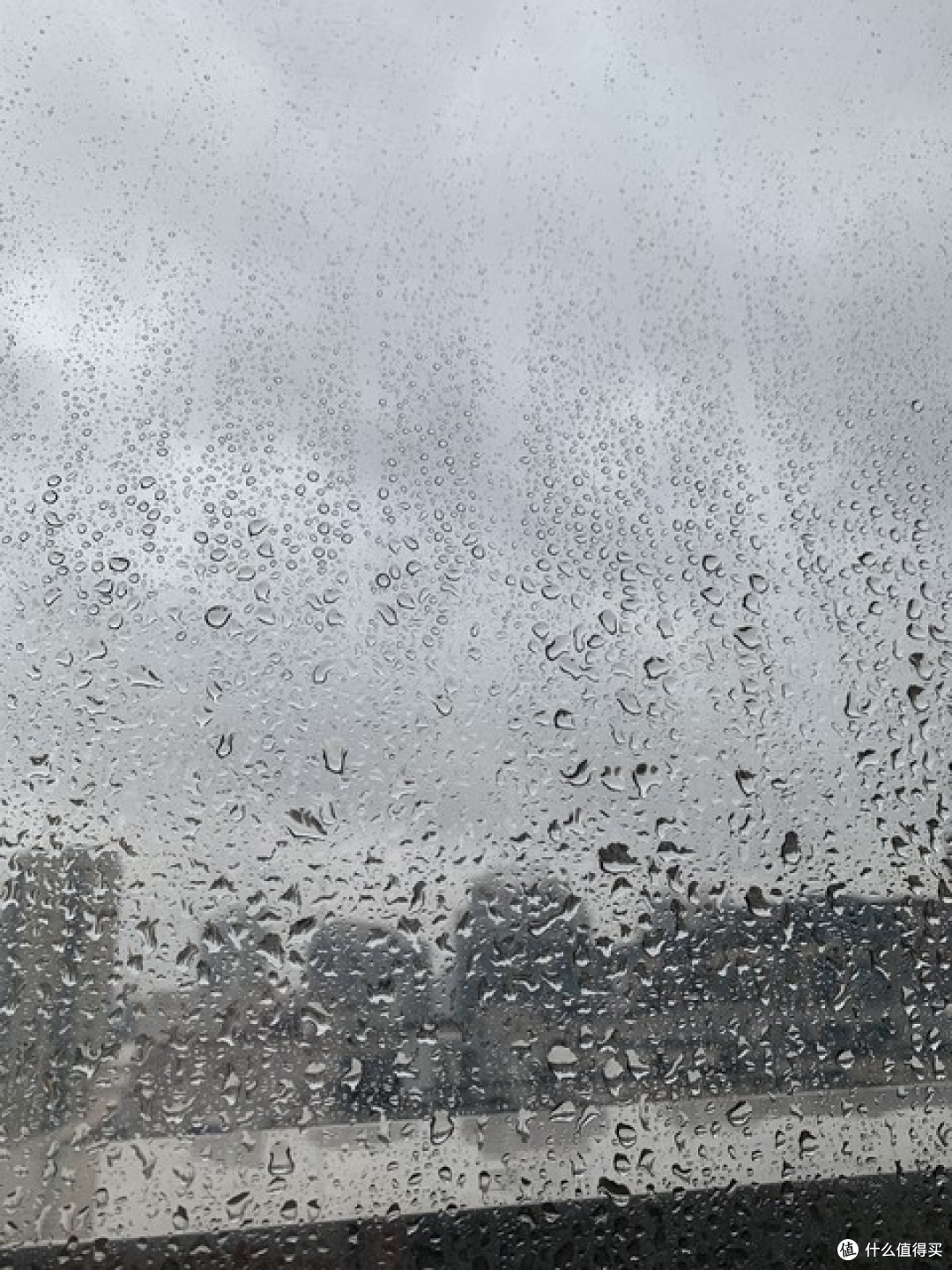 回南天瓷砖全是水膜走路打滑—夏普D20的下摆风模式救了我的地板