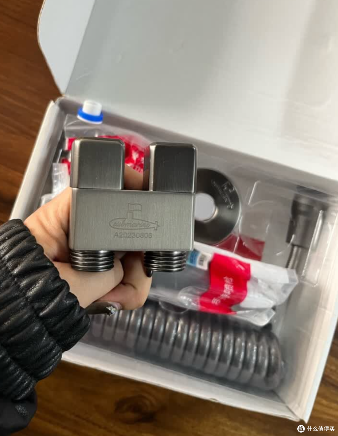 卫浴好物,潜水艇一进二出角阀喷枪实用度不错