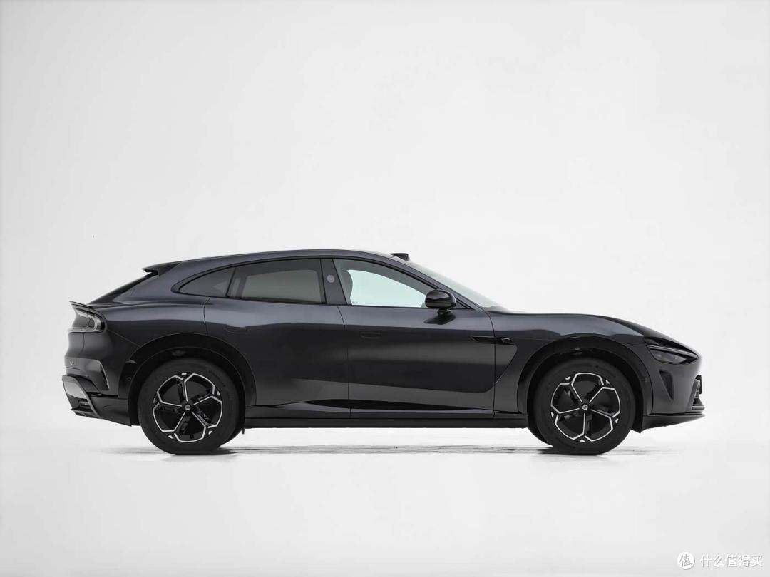 小鹏SUV:MONA L03打的就是年轻人,操控安全舒适,外观更有动感