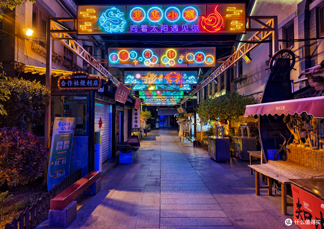 这届游客把市场整顿了：暑假过半，酒店民宿集体跳水