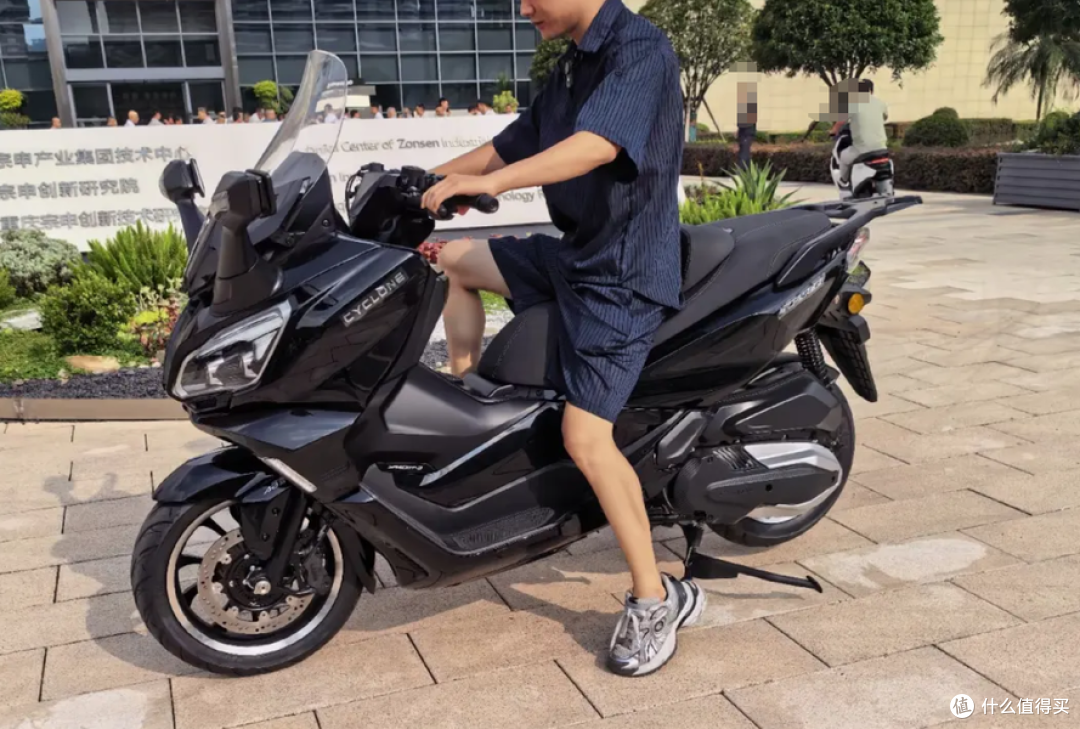 双缸大踏板再添新车!赛科龙SR400T-2正式申报!就差上市报价格了