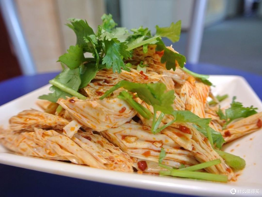 《大同振华街午餐实测：12元的老汤饸饹面，上班族的食堂》