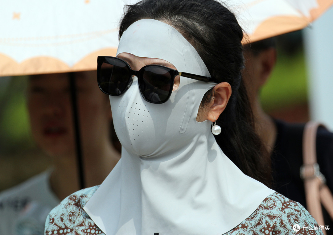 为什么国人夏天全副武装，外国人却恨不得晒成小麦色？