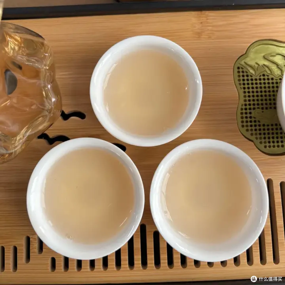 网上买茶测评-库洛茶黄罐鸭屎香VS映群茶业鸭屎香