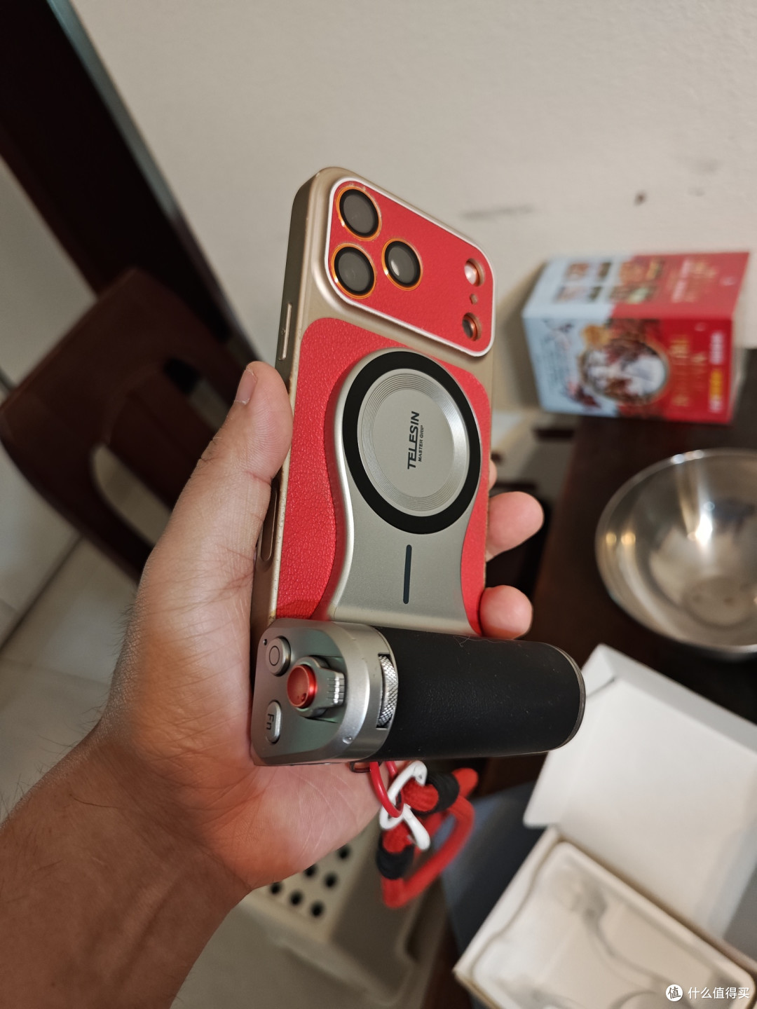买了个挺好玩的手机摄影手柄——泰迅大师影像手柄