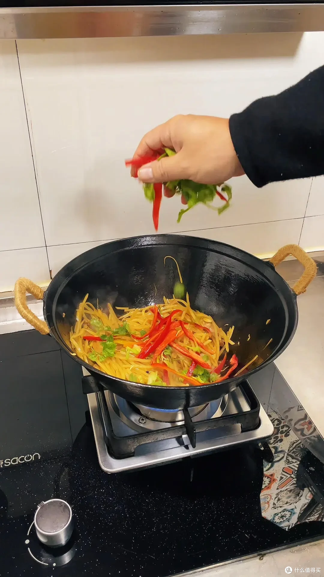 这4种“锅”不要买,用着用着就伤身体,快看你家厨房有没?