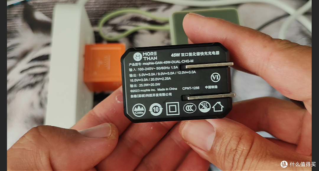 一物两用!带线33W充电宝横评:苹果用户刚需,安卓体验一言难尽
