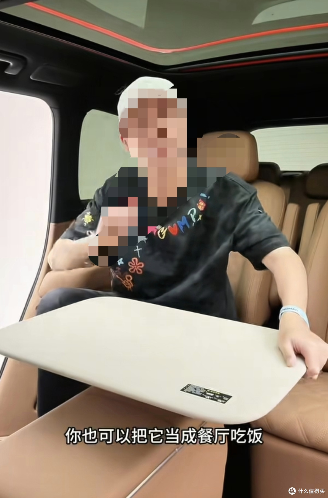 杯架的桌板，感觉使用起来有些不自然，承重也不清楚